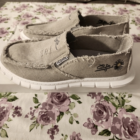 Shoes - 🩶🩶 Women's canvas shoes